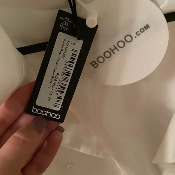 Boohoo Pearl Detail Blazer and Short Set - Picture 4 of 4